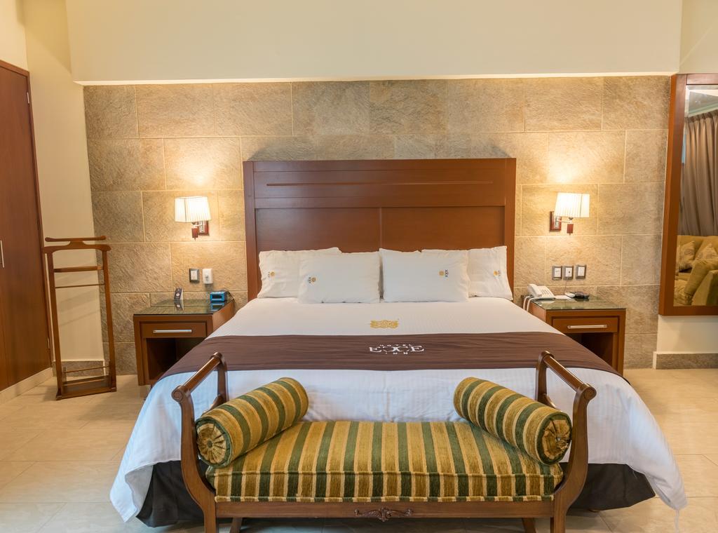 Hotel Ecce Inn & Spa Silao Exterior foto A bedroom at the Taj Bengal