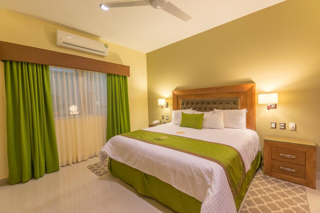 Hotel Ecce Inn & Spa Silao Exterior foto A bedroom at the hotel